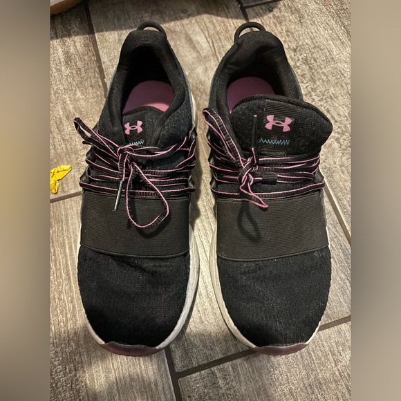Under Armour sneakers size 7.5 - Picture 1 of 4